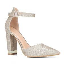 Sa bride orne délicatement votre coup de pied tout en maintenant votre cheville de façon optimale. Escarpin Bride Dore Cdiscount