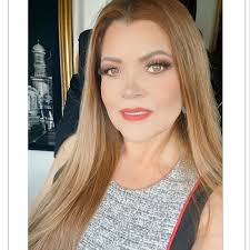 Blanca Araiza's Instagram, Twitter & Facebook