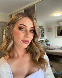 Dayna Jean's Instagram, Twitter & Facebook