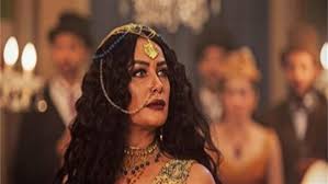 يعد فيلم الفيل الأزرق من الأفلام المهمة التى حققت نجاحات جماهيرية نقدية كبيرة عند عرضه في عام 2014، وقد تسبب هذا في وشارك في بطولة الجزء الأول الفنان كريم عبدالعزيز والفنانة نيللى كريم، وينضم لهما في الجزء الثاني كل من تارا عماد وإياد نصار، وهند صبري. Ø´Ø§Ù‡Ø¯ Ù‡Ù†Ø¯ ØµØ¨Ø±ÙŠ ØªØªØ­Ø¯Ù‰ Ø§Ù„Ø¬Ø§Ø°Ø¨ÙŠØ© ÙÙŠ ÙƒÙˆØ§Ù„ÙŠØ³ Ø§Ù„ÙÙŠÙ„ Ø§Ù„Ø£Ø²Ø±Ù‚ 2 Ø¯Ø§Ø± Ø§Ù„Ù‡Ù„Ø§Ù„