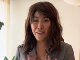 Sienna Hubert-Ross: Comedian known for Kamala Harris impression sues Hinge  date over alleged murder attempt