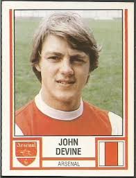 PANINI FOOTBALL 81 #012-ARSENA & REPUBLIC OF IRELAND-JOHN DEVINE