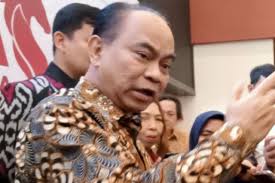 Pukul Gong, Menkominfo Buka Rapat Koordinasi Nasional Komisi Informasi di  NTB