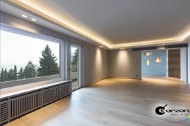 Abgehangte Decke In Einem Modernen Wohnzimmer Wandnischen Mit Indirekter Beleuchtung Trendiges Des Beleuchtung Wohnzimmer Decke Wandnischen Abgehangte Decke