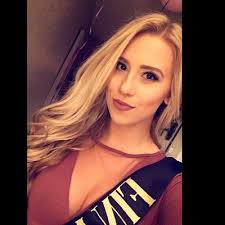 Holly Callahan's Instagram, Twitter & Facebook