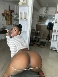 Yeri Mina - ShesFreaky