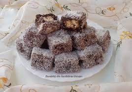 Daca nu tineti post si vreti sa incercati reteta, puteti inlocui margarina cu untul si iaurtul de soia cu iaurtul normal. Prajitura Tavalita Varianta De Post BunÄtÄÈi Din BucÄtÄria GicuÈei