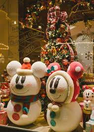 Disneyland at christmas offers so much to see and do for guests. Tokyo Disneyland Disney Christmas Diy Disney Christmas Decorations Disney Christmas Crafts