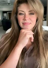 I know I won't get a text cus I'm too old and ugly😢 WhatsApp++