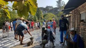 Gotong royong sangat diperlukan untuk menciptakan rasa kerjasama dan lingkungan yang bersih. Warga Lintas Iman Di Dukuh Kembaran Tamantirto Bantul Gotong Royong Bangun Masjid Tribun Jogja