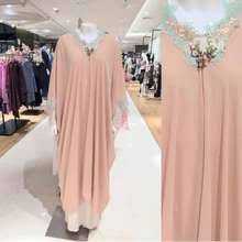 Banyak desainer muslim yang menciptakan berbagai style baju muslim yang tidak hanya sopan dan menutup. Katalog Harga Baju Kaftan Terlengkap Mei 2021 Di Indonesia