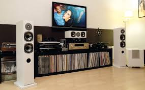 Für das heimkino eignet sich neben einem bildgewaltigen fernseher ein ebenso imposantes sound system. Test Quadral Rhodium 5 1 Set So Geht Heimkino Im Wohnzimmer