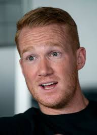 Usain Bolt has difficulty fitting together his baby daughter’s push chair