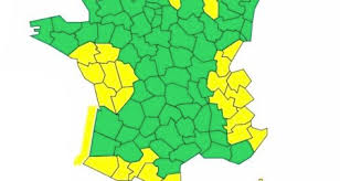 Aux environs de 8h, il est assez probable que ces quelques heures voient un ciel encombré, accompagné par de possibles averses. Le Doubs Et Le Jura Restent En Vigilance Jaune Neige Et Verglas Macommune Info