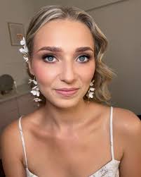 ANNA SERAFIN • MAKIJAŻ • STYLIZACJA BRWI • (@helloannie_makeup) • Instagram  photos and videos