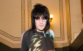 How to roast a guy with long hair. Who Is Noel Fielding Everything You Need To Know The Great British Bake Off Host