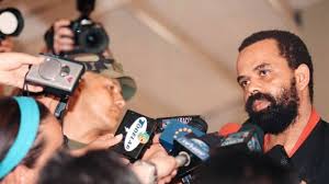 O governo colocou mais de 200 agentes para tentar prender o homem, que já tirou a vida de, pelo menos, 4 pessoas, em rituais macabros. Ugcznrolzmx 9m