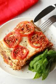 Super Simple Vegan Lasagna Rich Tomato Sauce Layered With A Creamy Vegan Bechamel Sauce And Spinach L Vegan Lasagna Easy Vegetable Lasagna Easy Lasagna Recipe