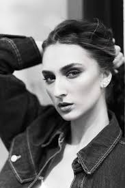 Hi there! My name is Jaclyn and I recently relocated from College Station  to Austin. I am looking for photographer(s) who may be in need of a second  shooter. I have worked