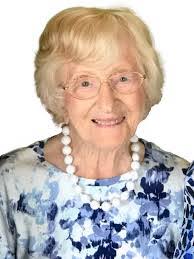 Mae Putnam's Instagram, Twitter & Facebook