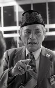 JOHN NARO DAN AMIR MURTONO