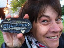 L'Entrepod bivouaque sous la lune