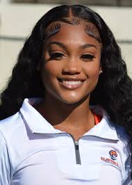 Maya Adams's Instagram, Twitter & Facebook