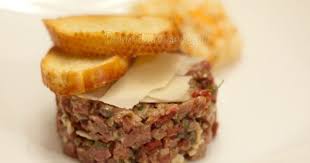 Tartare De Boeuf Aux Tomates Sechees Et Au Parmesan