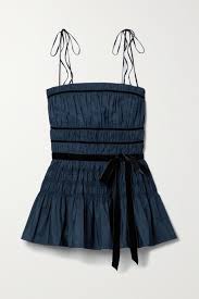 Non perdere di vista gli articoli che più desideri. What To Wear Sztetl