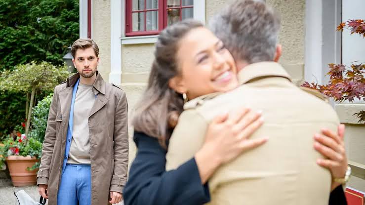 Sturm der Liebe“-Stars privat: SIE zeigen sich jetzt knutschend bei  Instagram