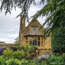 Beautiful Cotswold Gardens You Need To Visit Garden Design Expert Advice Cotswold Life English Country House Beautiful Places Cotswolds England