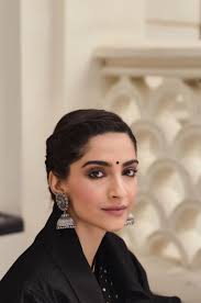 Sonam Kapoor Ahuja Russia On Twitter Bridal Makeup Artist Bridal Hair And Makeup Best Bridal Makeup Sonam kapoor slipped into another beautiful ensemble post the wedding. pinterest
