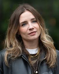 Anti-abortion activists set up outside clinic 'safe zones'