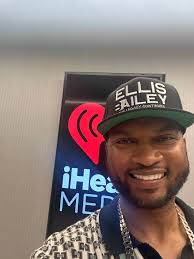 ELLIS Bailey (@EllisBsinging)