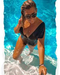 Alô, marco paulo, apresentado pelo próprio e por ana marques, atingiu seis de audiência média e 19.4% de share, com 566.400 telespectadores. Monica Sintra Mostra Se Em Fato De Banho A Sair Da Piscina E Chovem Elogios Diva Sic Mulher