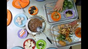 Ingredients stock 2.5 litres water 2 chickens, cut into pieces 400g pork bones, cut into pieces 1 teaspoon peppercorns, crushed [spice royal satay celup food review non halal. Famous Satay Celup Capitol Satay Melaka I Come I See I Hunt And I Chiak
