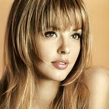 ▷ 1001 + modèles et idées pour trouver la coupe de cheveux. Idee Tendance Coupe Coiffure Femme 2017 2018 Coupe De Cheveux Mi Long Degrade Avec Frange Vogue Tunisie Maroc Algerie Magazine Fashion Luxe Inspiration Et People