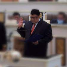 Pemilihan adun dibuat semasa pilihan raya umum atau pilihan raya kecil. Dipilih Sebagai Speaker Dun Melaka Yang Baharu Ab Rauf Bersyukur