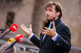 Iedereen die deze actie goedkeurt en steunt heeft een totaal gebrek aan historisch inzicht en feiten! Baudet Wekt Massale Verontwaardiging Met Bevrijdingsposter De Volkskrant