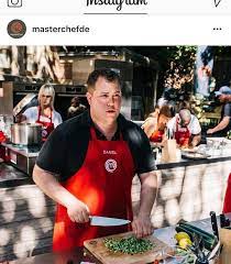 Mit masterchef präsentiert sky 1 die erfolgreichste kochshow der welt. Sportstypen Er Kann Auch In Kangaruschuhen Kochen Lokalsport Sudpfalz Die Rheinpfalz