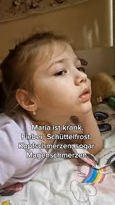 Jana, Marias große Schwester, hat sich daran gewöhnt, dass Marias tägliche  Reha-Übungen viel Zeit kosten und ich oft zu Krankenhäusern und in die Reha  fahre mit ihr fahren muss. Normalerweise zeichnet Jana