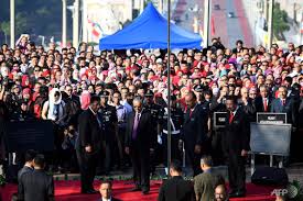 Pengarah, institut tadbiran awam negara (intan)  2018 . Malaysia Pm Mahathir To Civil Servants Don T Break The Law Even For Me News Collection