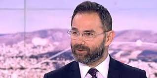 Ο γιώργος καλλιακμάνης αποκάλυψε επίσης ότι ο συνάδελφος αστυνομικός εκείνη τη στιγμή είδε την περίεργη συμπεριφορά του μπάμπη αναγνωστόπουλου και πήρε το παιδί από τα χέρια του δράστη. H Apanthsh Mpalaska Meta Thn Anakoinwsh Gia Ede E8nos