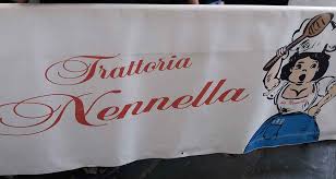 La storia di enzo perrotta e della sua trattoria speranzella ebbe inizio tanto tempo fa. Trattoria Da Nennella Napoli Ristorante Quartieri Spagnoli Di Napoli