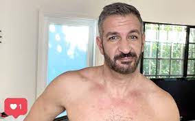 Heart for the Shirtless Selfie: The Paradox of the “Gay” Naked Body - Daddy  Squared: The Gay Dads Podcast