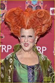 Bette midler's hocus pocus costume will sure bring back nostalgic holiday memories. Bette Midler Dresses Up As Her Hocus Pocus Character For Halloween Photo 3796371 2016 Halloween Bette Midler Pictures Just Jared