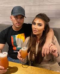 Lauren goodger revealed her pert bottom in tight leggings with the goodman sisters today. Lauren Goodger Can T Be Bothered With Her Dad As He Unfollows And Ignores Her Aktuelle Boulevard Nachrichten Und Fotogalerien Zu Stars Sternchen