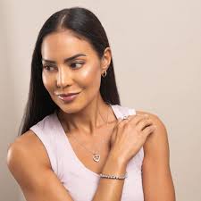 Cate & Chloe Amorette Collier avec pendentif double cœur en or blanc 18  carats pour femme avec cristaux de diamant artificiels, bijoux  hypoallergéniques pour femme, cadeau pour elle : Amazon.ca: Mode