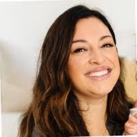 Leigh Comas's Instagram, Twitter & Facebook