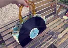 Cool tu gères j'ai finalement fais avec des intercalaires de classeur,mais ca. 27 Recyclages Charmants Avec De Vieux Vinyles